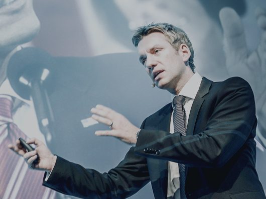 keynote-speaker-innovator-collin-croome-speaker-die-macht-der-4-internet-giganten-skew-small