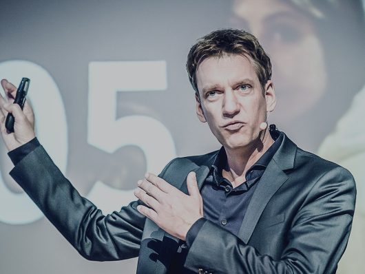 keynote-speaker-innovator-collin-croome-speaker-digitalisierung-marketing-skew-small